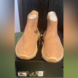 Sorel kinetic breakthru Acadia women boot. NWT. I am open to offers.